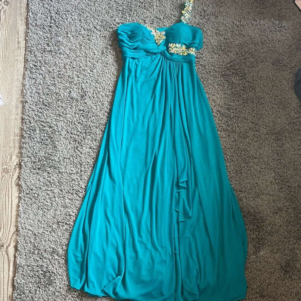 PROM DRESS - Picture 2 of 5